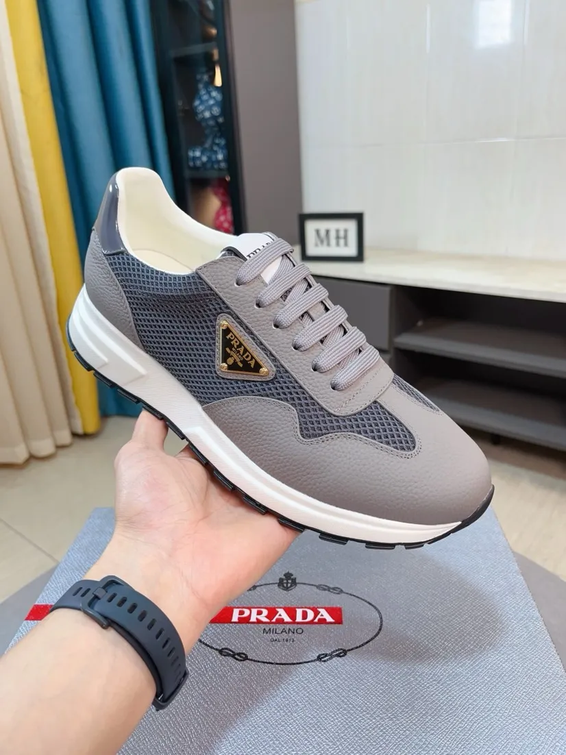 Men's shoes 💰580🌹🌹High-quality new Prada counters are launched simultaneously. The new men's shoes and 😘fabrics are selected from imported mesh and glue-spraying technology. Imported cowhide lining. 👍🏿High-end☄️Open-molded non-slip rubber outsole, exquisite lines, simple and elegant, comfortable and high-end for leisure travel. Code number: 38 to 44